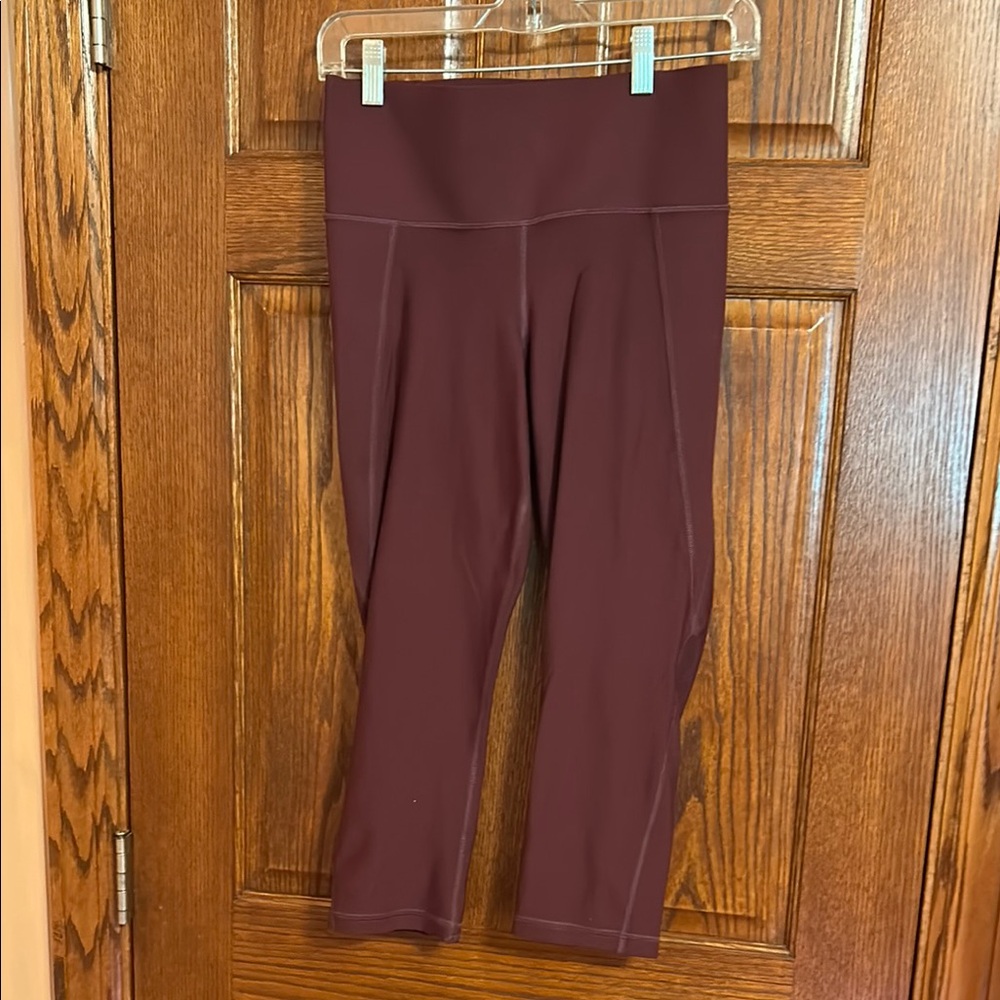 Old Navy Active Elevate legging Built in Sculpt maroon. Small